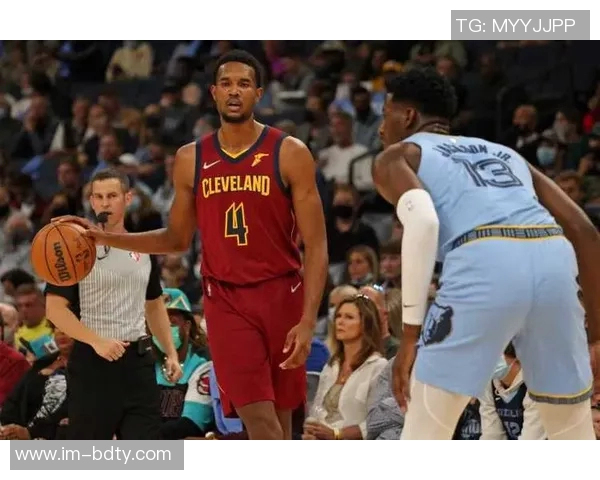 小莫布里上半场表现抢眼轻松斩获双十数据助球队争胜